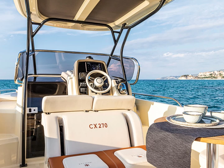 Pronájem lodi Marina de Palamós lákavé ceny Invictus 270 FX