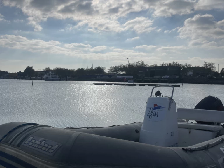 Pronajmout Polotuhá loď se skipperem či ne Explorer v Vannes