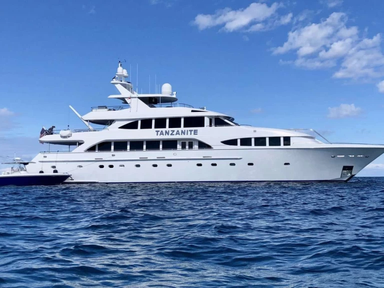 Pronájem lodi Westship TANZANITE v Nassau na Samboatu