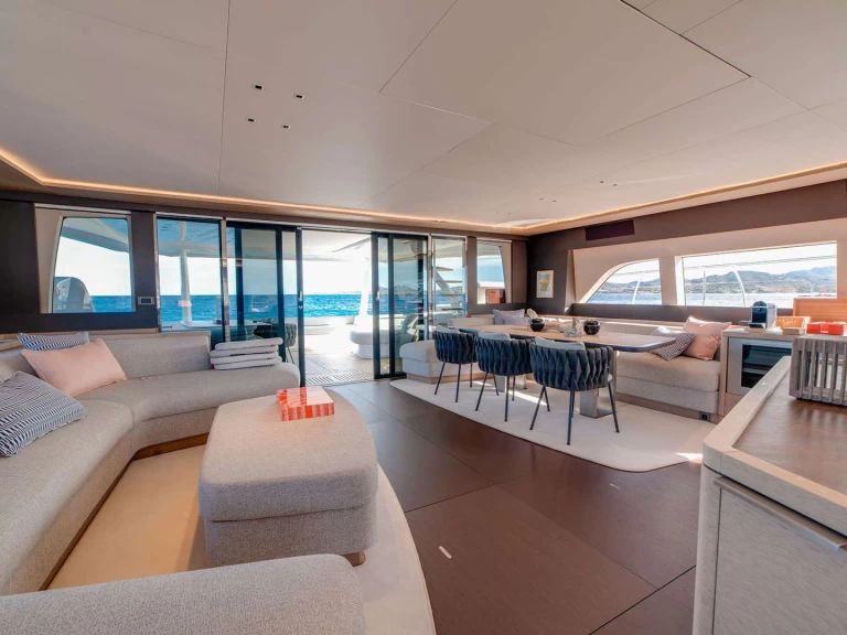 Lagoon ZENIT jednotlivci a charterové společnosti v Olbia