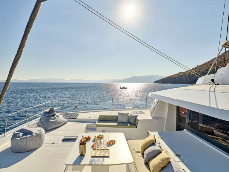 Pronájem lodi Nea Peramos lákavé ceny SAHANA