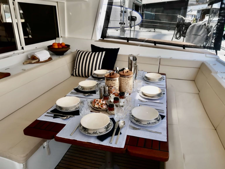 Pronajmout Jachta se skipperem či ne Lagoon v Lavrio