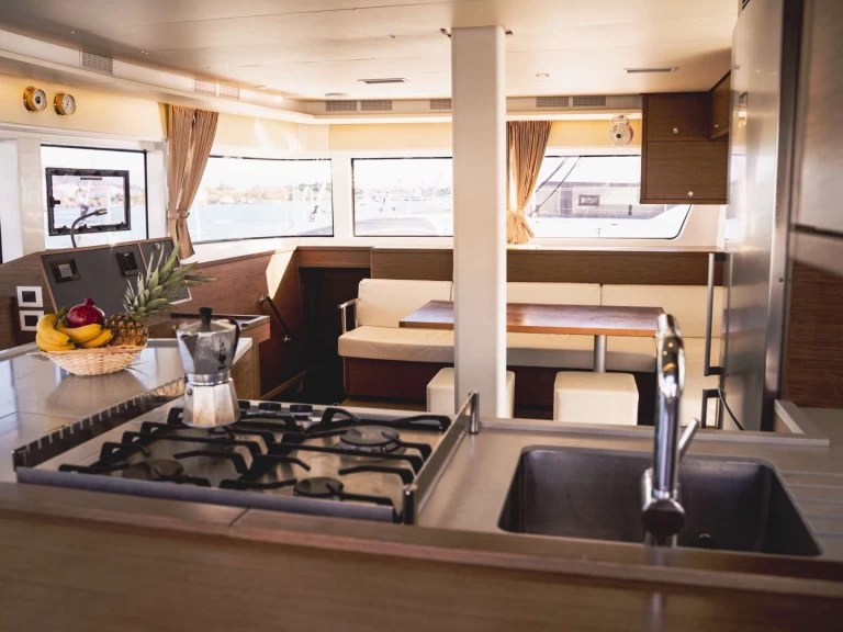 Pronájem lodi Split lákavé ceny AKANA