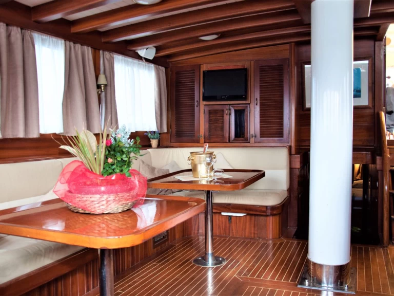 Pronajmout Plachetnice se skipperem či ne  v Milazzo