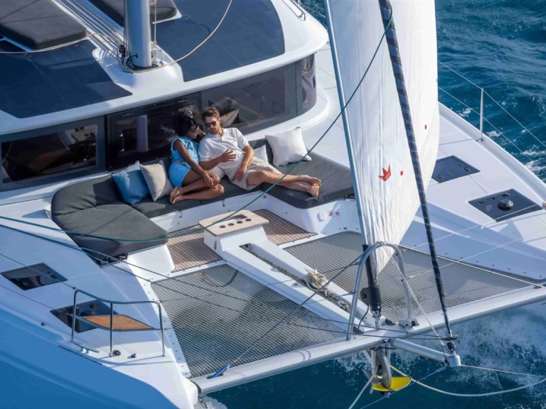 Pronajmout si Lagoon Lagoon 51 v Cugnana Verde