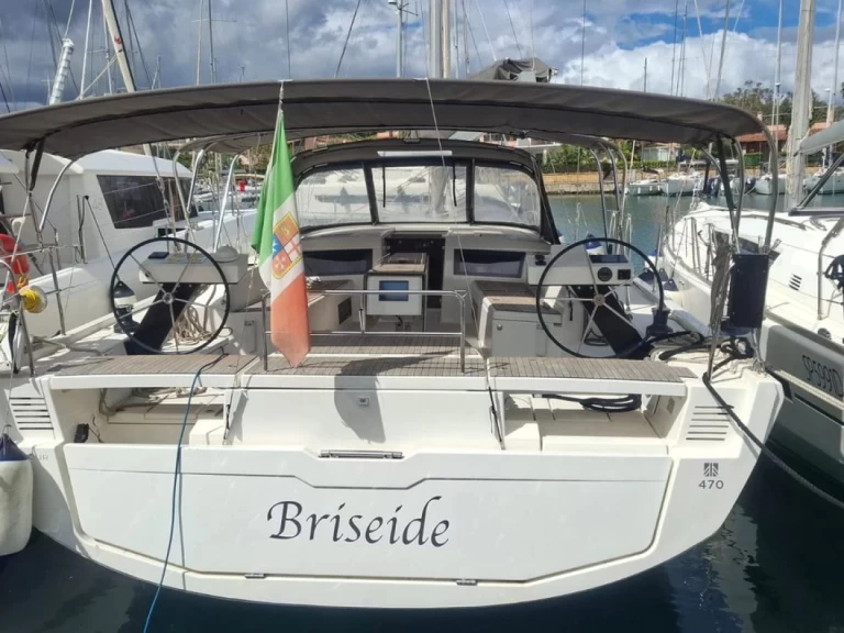 Dufour Dufour 470 jednotlivci a charterové společnosti v Cagliari