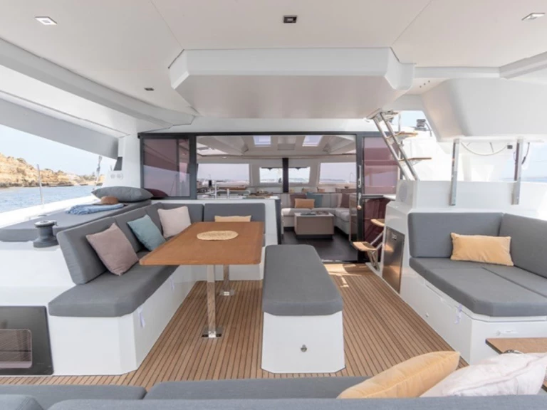 Pronájem Katamarán Fountaine Pajot s licencí