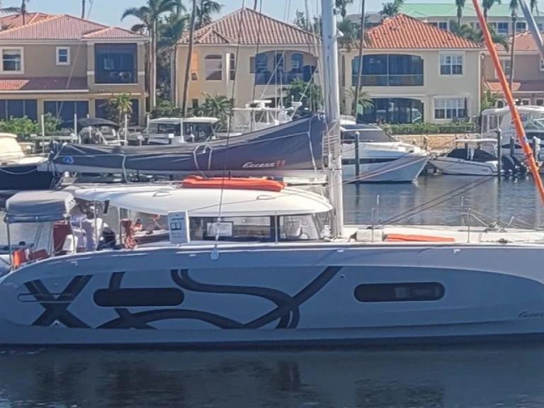 Excess Excess 11 jednotlivci a charterové společnosti v Burnt Store Marina