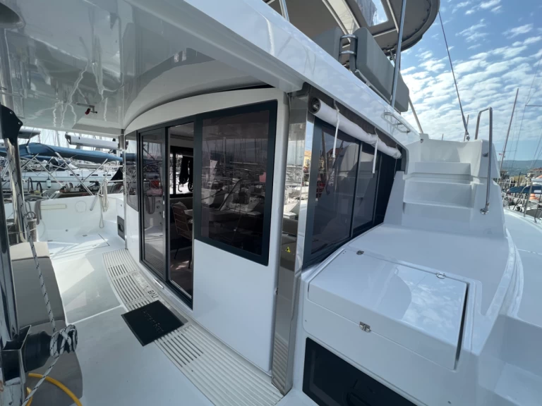 Bali Bali 4.4 jednotlivci a charterové společnosti v Lefkáda