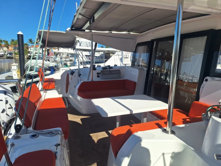 Excess Excess 11 jednotlivci a charterové společnosti v Burnt Store Marina