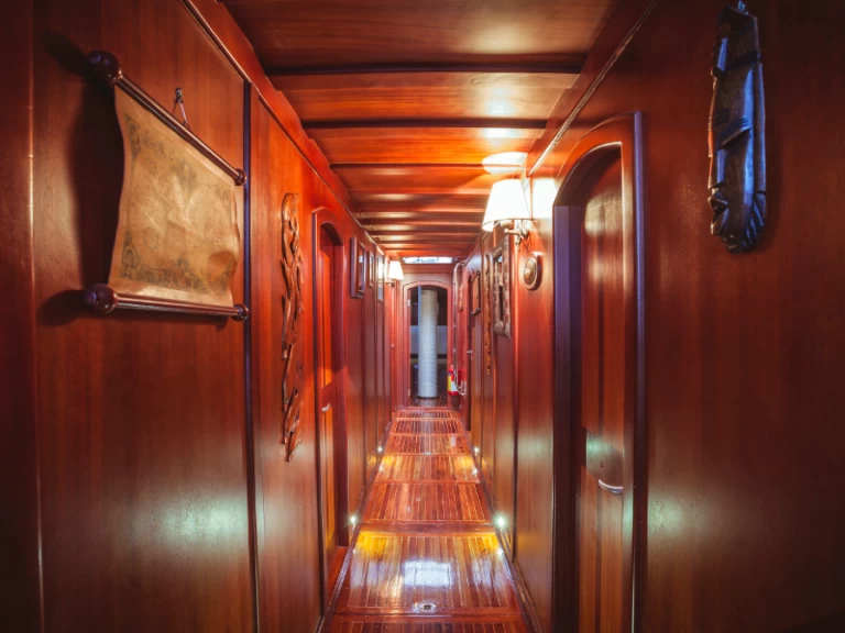 Pronajmout si  Latife Sultan v Milazzo