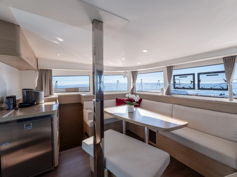 Pronájem Katamarán Lagoon s licencí