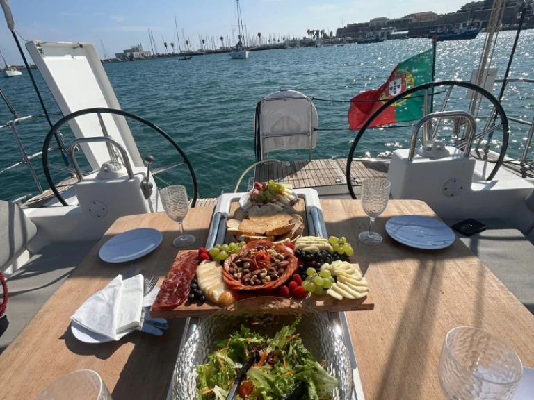 Pronájem lodi Dufour Dufour 460 Grand Large v Cascais na Samboatu