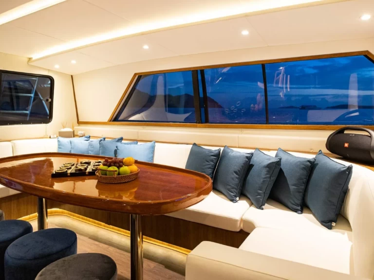 Pronajmout si Bertram Odyssey 1 v Phuket (City)