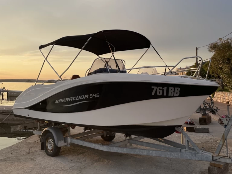 Pronajmout Motorová loď se skipperem či ne Barracuda v Rab