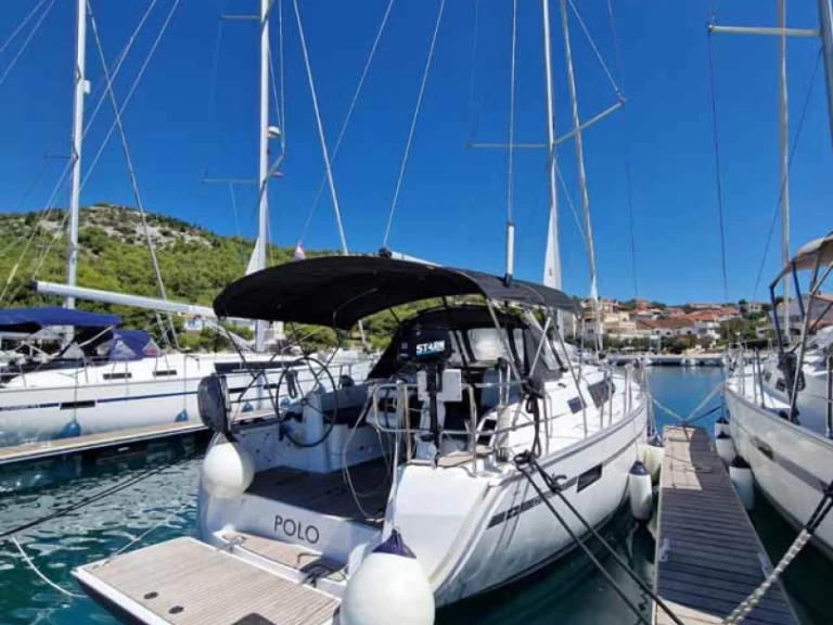 Bavaria Cruiser 37 jednotlivci a charterové společnosti v Pula