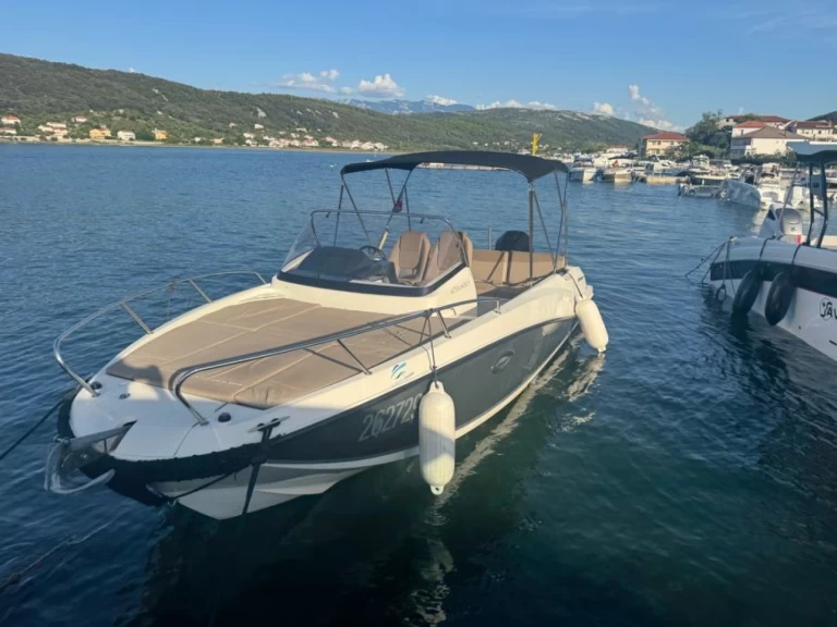 Quicksilver Activ 675 Sundeck jednotlivci a charterové společnosti v Rab