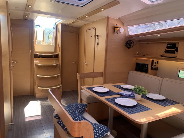 Dufour Dufour 430 Grand Large jednotlivci a charterové společnosti v Preveza