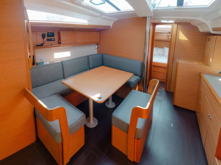 Pronajmout si Dufour Dufour 430 Grand Large v Preveza