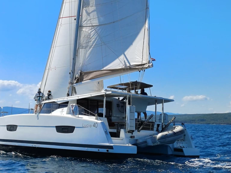 Pronajmout si Fountaine Pajot Lucia 40 v Punat