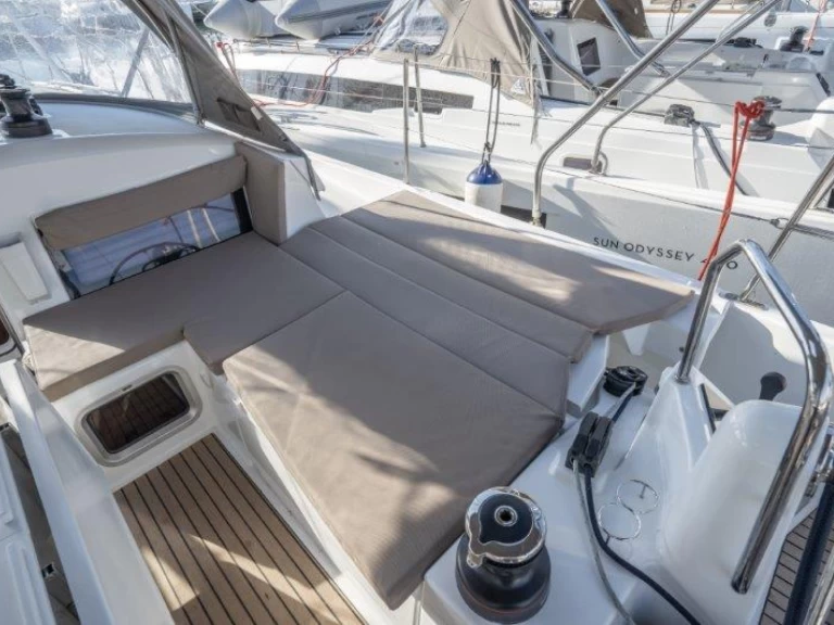 Pronajmout si Jeanneau Sun Odyssey 440 v Rhodos