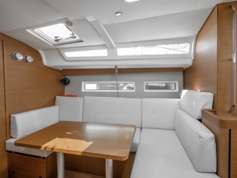 Pronájem lodi Piso Livadi lákavé ceny Sun Odyssey 440