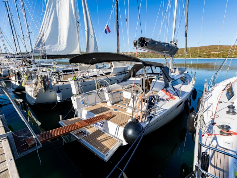 Pronajmout si Dehler Dehler 38 SQ v Punat