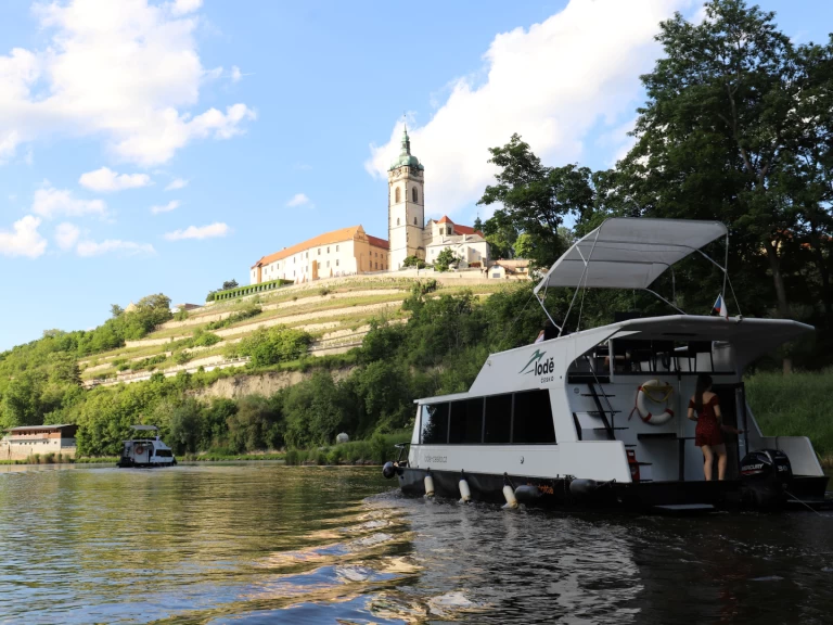 Pronájem lodi Mělník lákavé ceny YB35