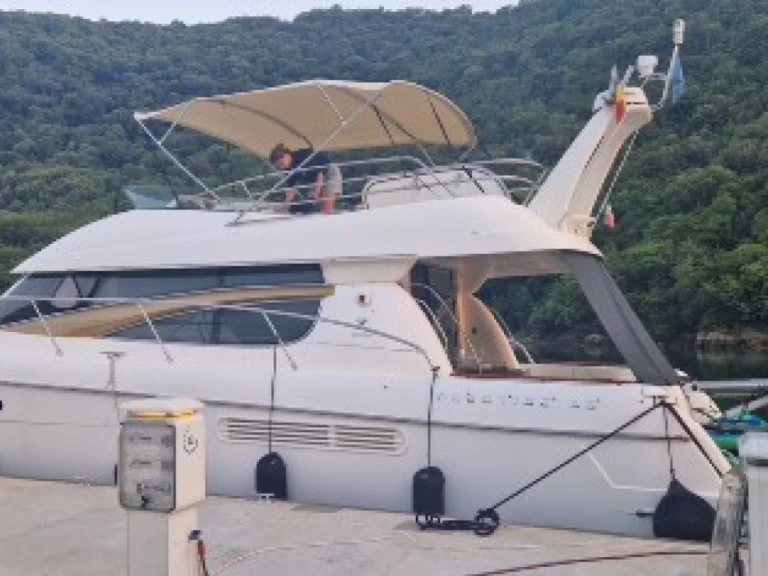 Pronájem Motorová loď Jeanneau s licencí