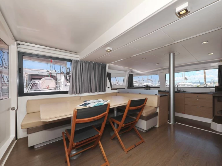 Pronájem lodi Bali Bali 4.3 v Porto Pollo na Samboatu