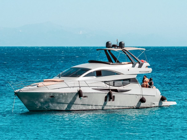 Pronájem Motorová loď Numarine s licencí