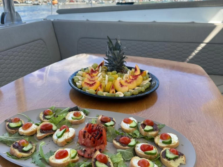 Pronajmout Katamarán se skipperem či ne Lagoon v Ornós