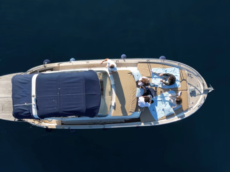 Pronájem Motorová loď v Sorrento -Cantiere Mimi 9,5 cabin