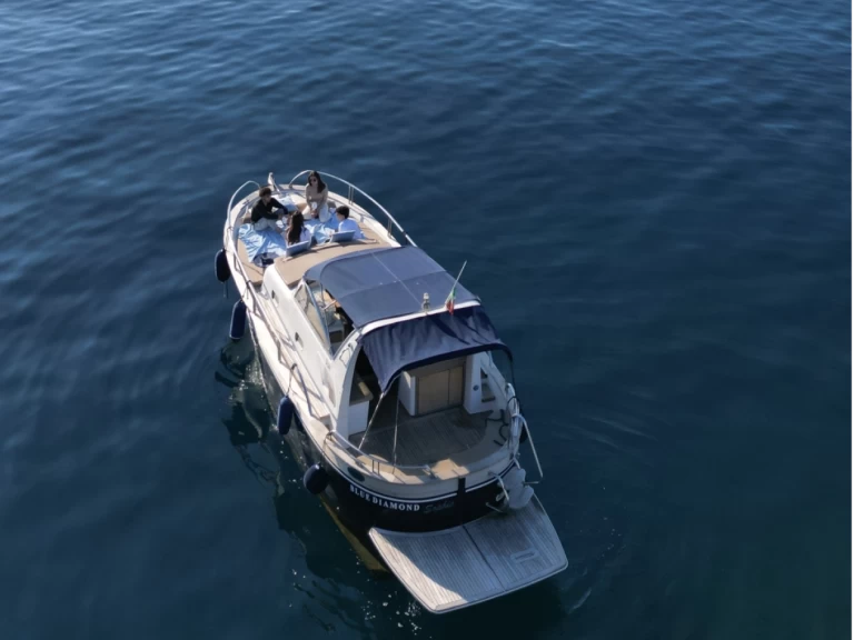 Motorová loď k pronájmu v Sorrento za nejlepší cenu