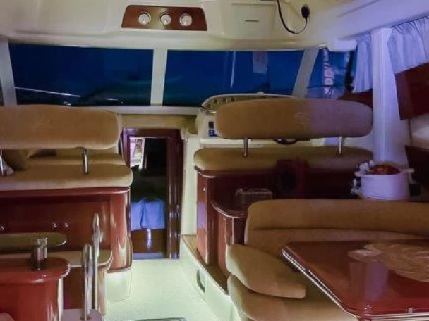 Motorová loď k pronájmu v Split za nejlepší cenu