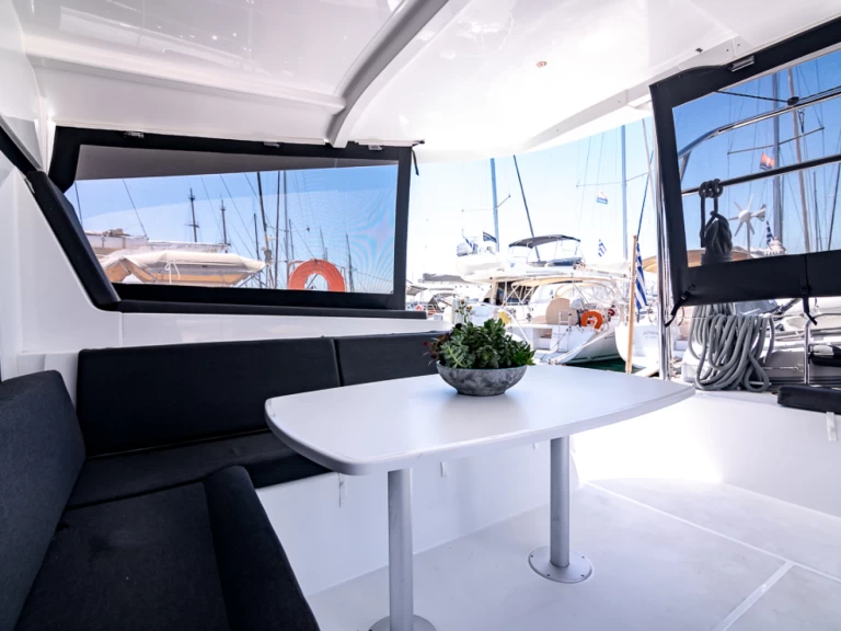 Pronájem Katamarán Lagoon s licencí