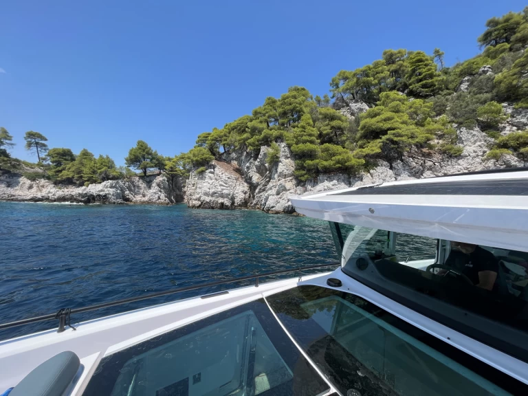 Pronájem Motorová loď Axopar s licencí