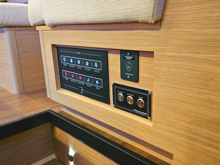 Pronájem Katamarán Lagoon s licencí