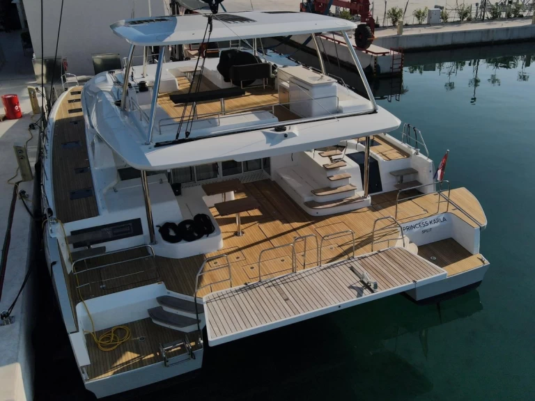 Pronajmout si Lagoon Lagoon 60 v Kaštela
