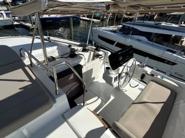 Pronajmout si Fountaine Pajot Fountaine Pajot FP 44 Maestro - 3 cab. v Road Town