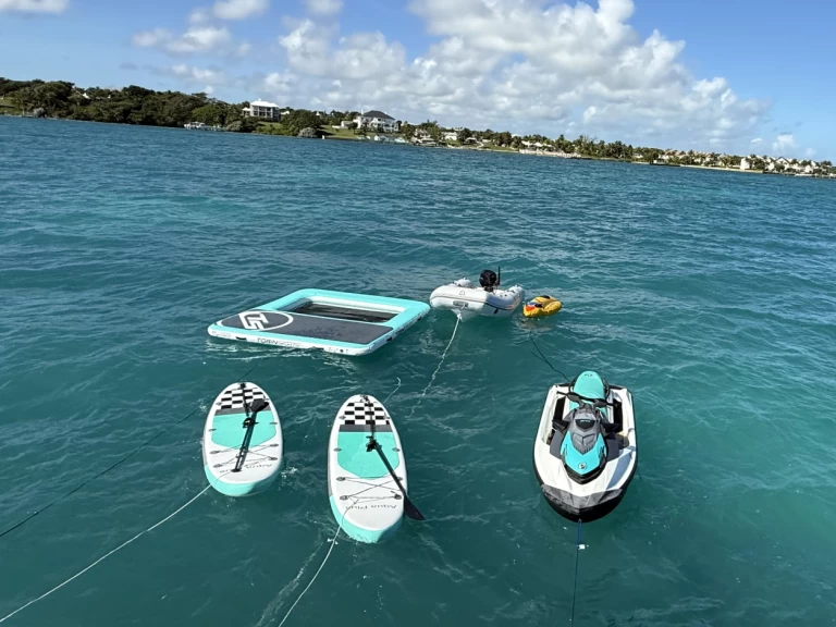 Pronájem lodi Bali Bali 4.4 v Nassau na Samboatu