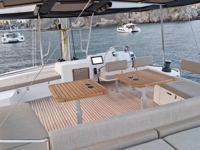 Pronájem lodi Jolly Harbour lákavé ceny Bali 5.4