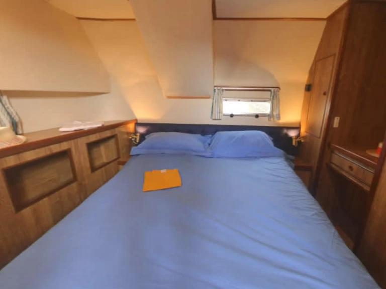 Pronajmout si Le Boat Countess v Castelnaudary