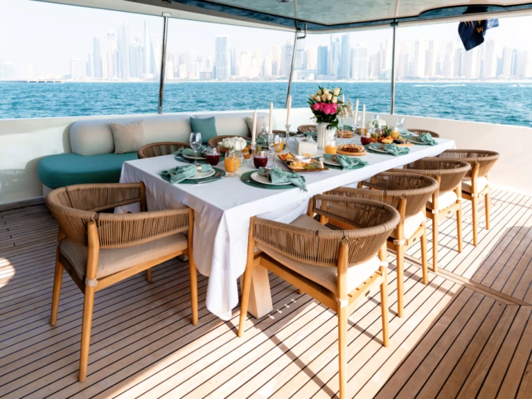 Pronajmout si Numarine 80ft v Dubai Marina