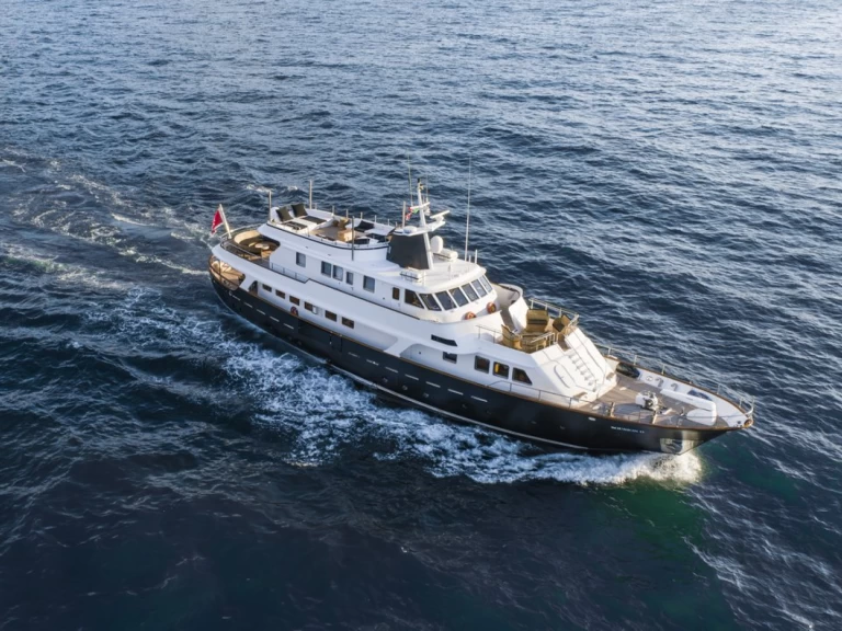 Azimut Sounion II jednotlivci a charterové společnosti v Alimos