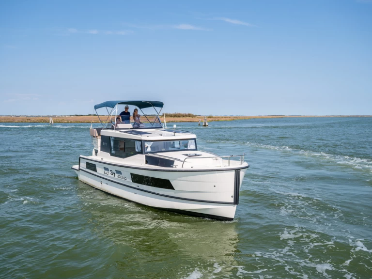 Pronájem Říční loď Balt-Yacht s licencí