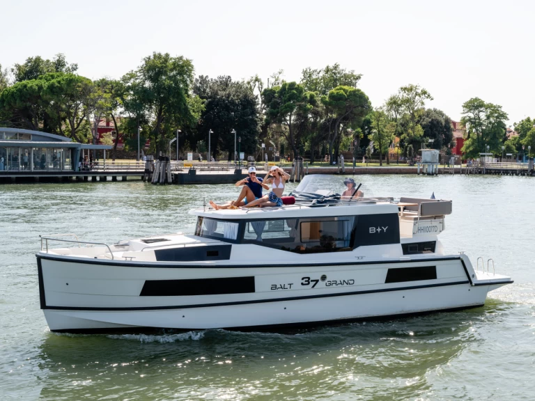 Říční loď k pronájmu v Casale sul Sile za nejlepší cenu