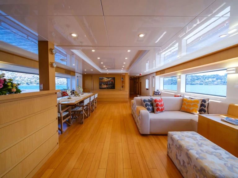 Pronájem Jachta Custom s licencí