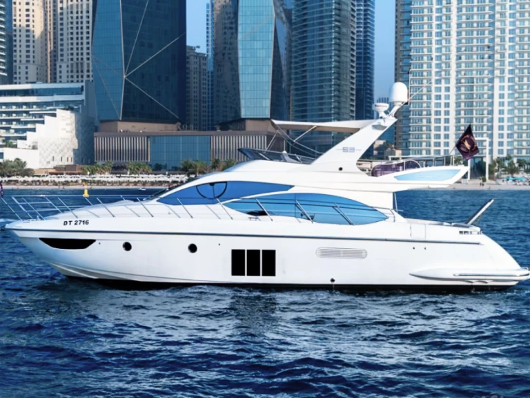 Pronájem lodi Dubai Marina lákavé ceny Azimut 53 Fly