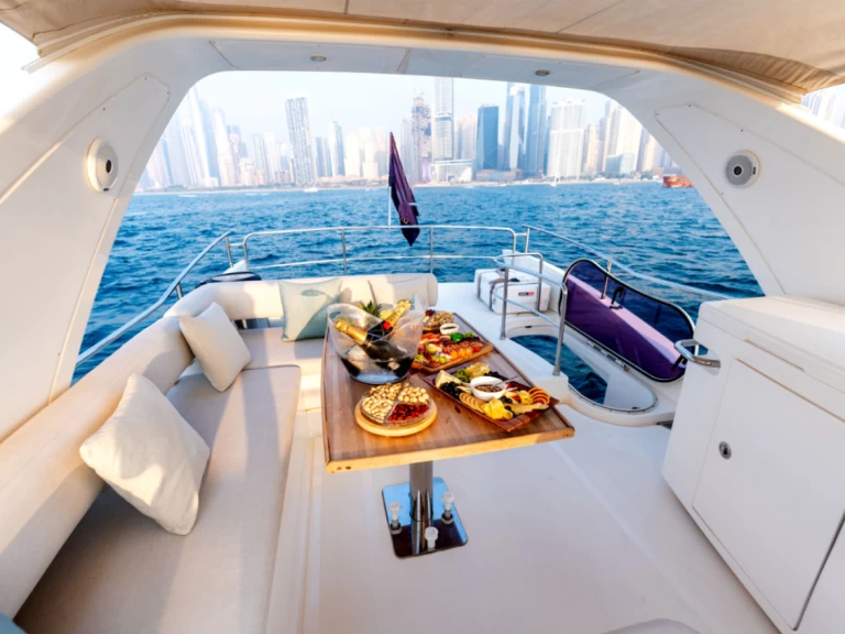 Pronajmout si Azimut Azimut 53 Fly v Dubai Marina